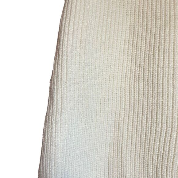 NWT! Zara white knitted mini skirt. Size large - Picture 4 of 9